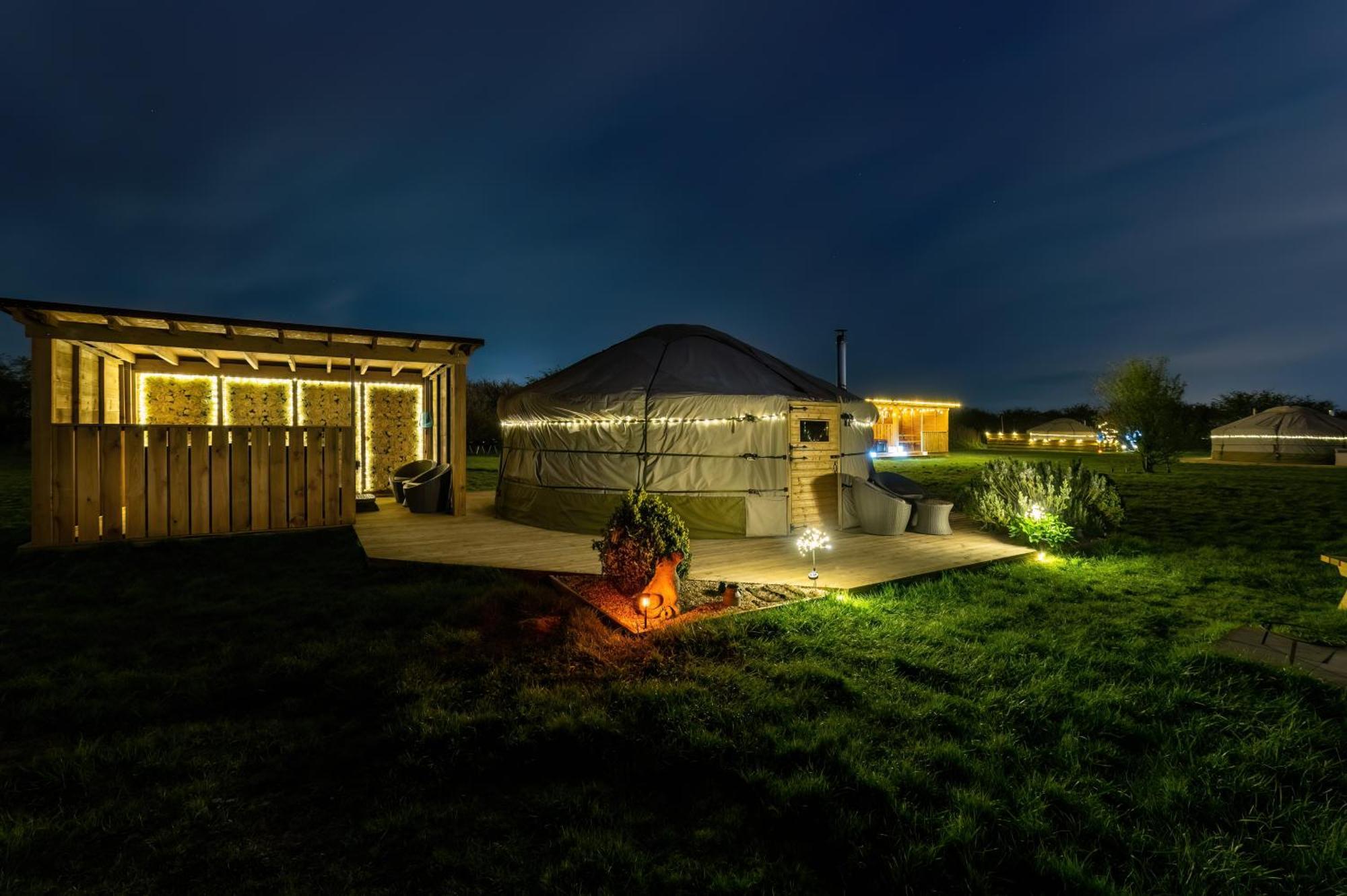 Lincoln Yurts Hotel Ngoại thất bức ảnh